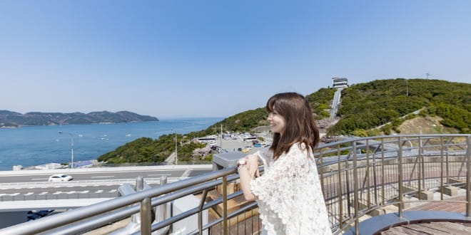 エディ屋上展望台から望む大鳴門橋と鳴門海峡