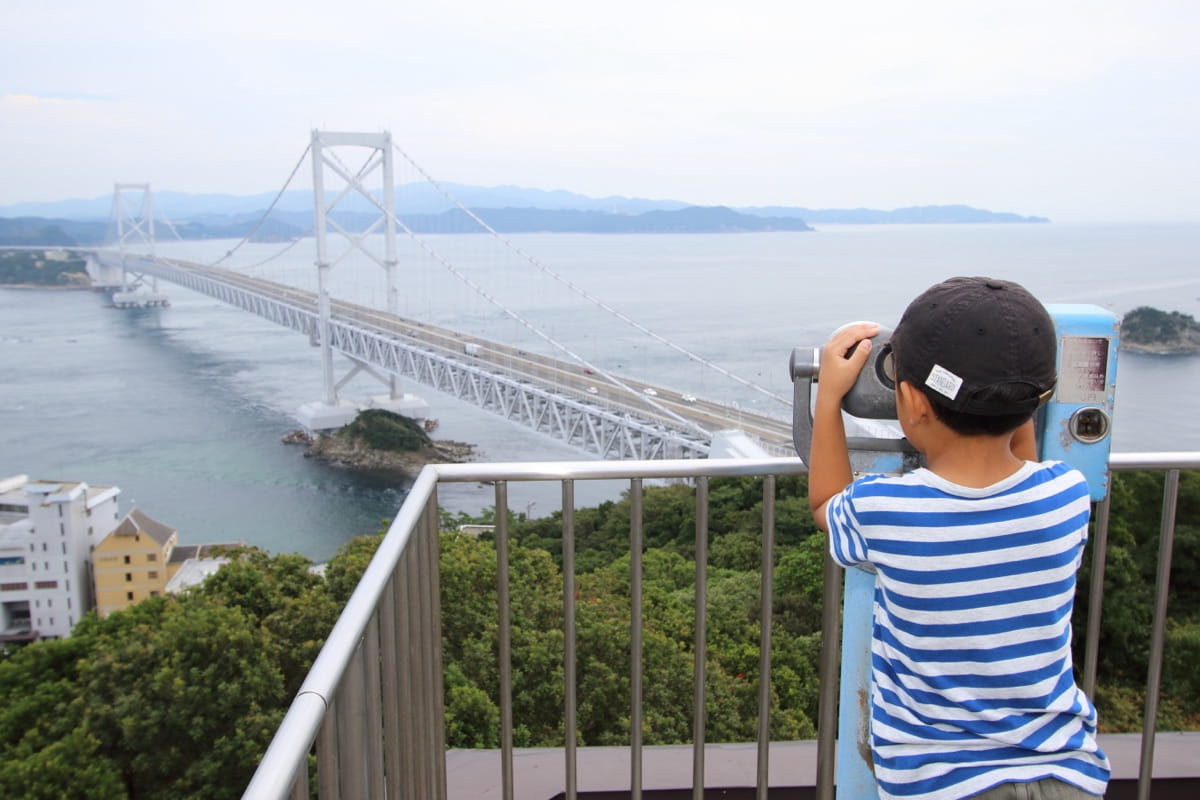 エスカヒル・鳴門の鳴門山展望台から望む大鳴門橋