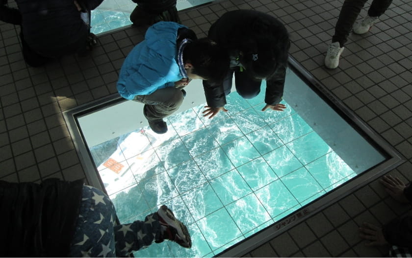 大鳴門橋遊歩道 渦の道から見る鳴門海峡